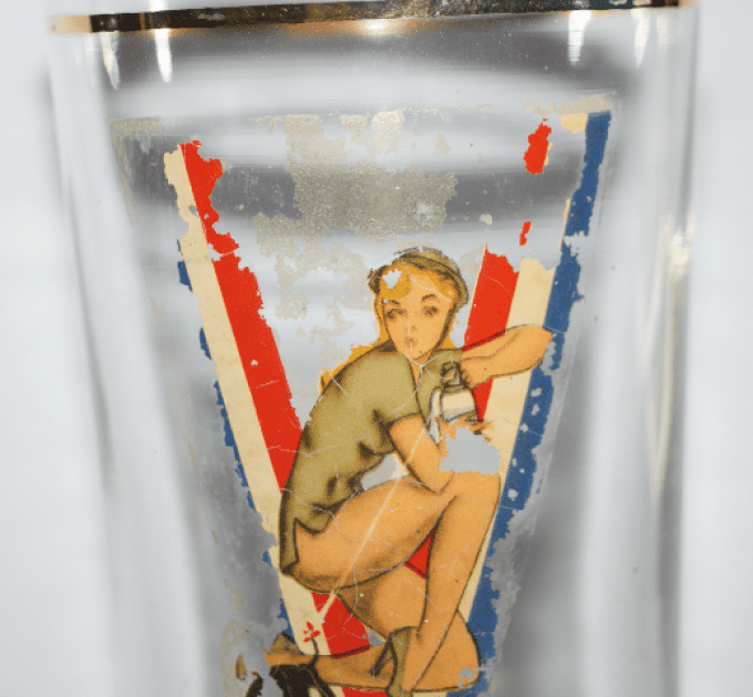 VERRE VICTORY BOMB SQUAD PIN-UP 1942