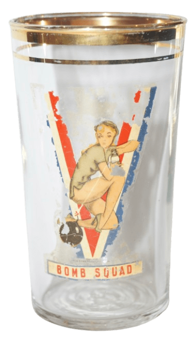 VERRE VICTORY BOMB SQUAD PIN-UP 1942