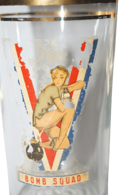 VERRE VICTORY BOMB SQUAD PIN-UP 1942