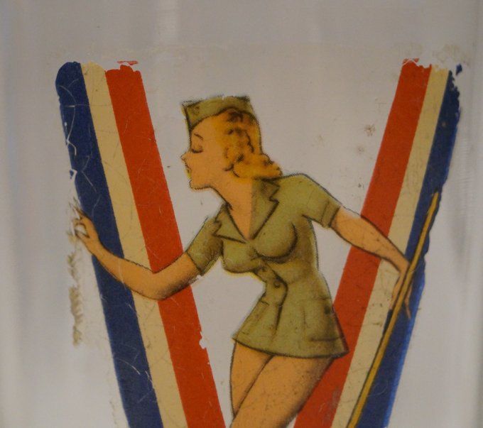 VERRE VICTORY CONTAMINATION CORPS PIN-UP 1942 