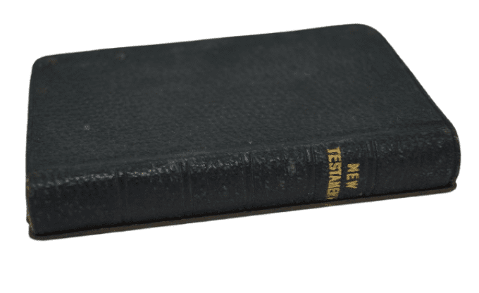 NOUVEAU TESTAMENT COUVERTURE METAL PARE ECLATS