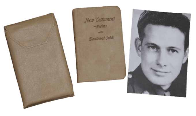 NOUVEAU TESTAMENT SGT ZACHARIAS USAAF B-24 MISSED IN ACTION 1944